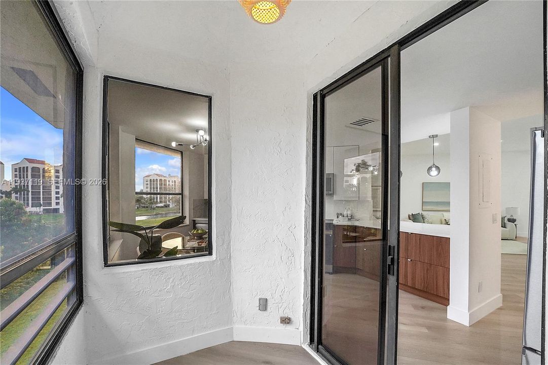 合同活跃: $429,000 (2 贝兹, 2 浴室, 0 平方英尺)