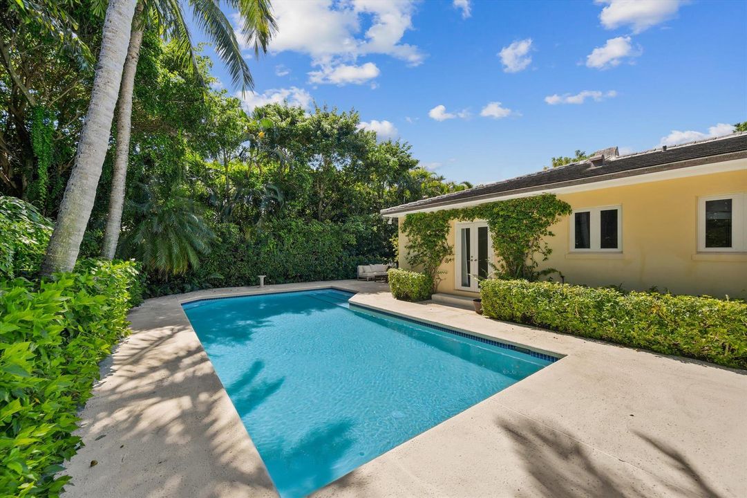 Bermuda Charm