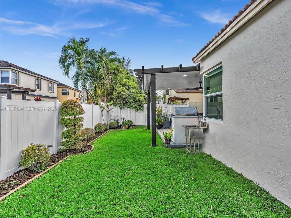 В аренду: $4,000 (3 спален, 2 ванн, 1582 Квадратных фут)