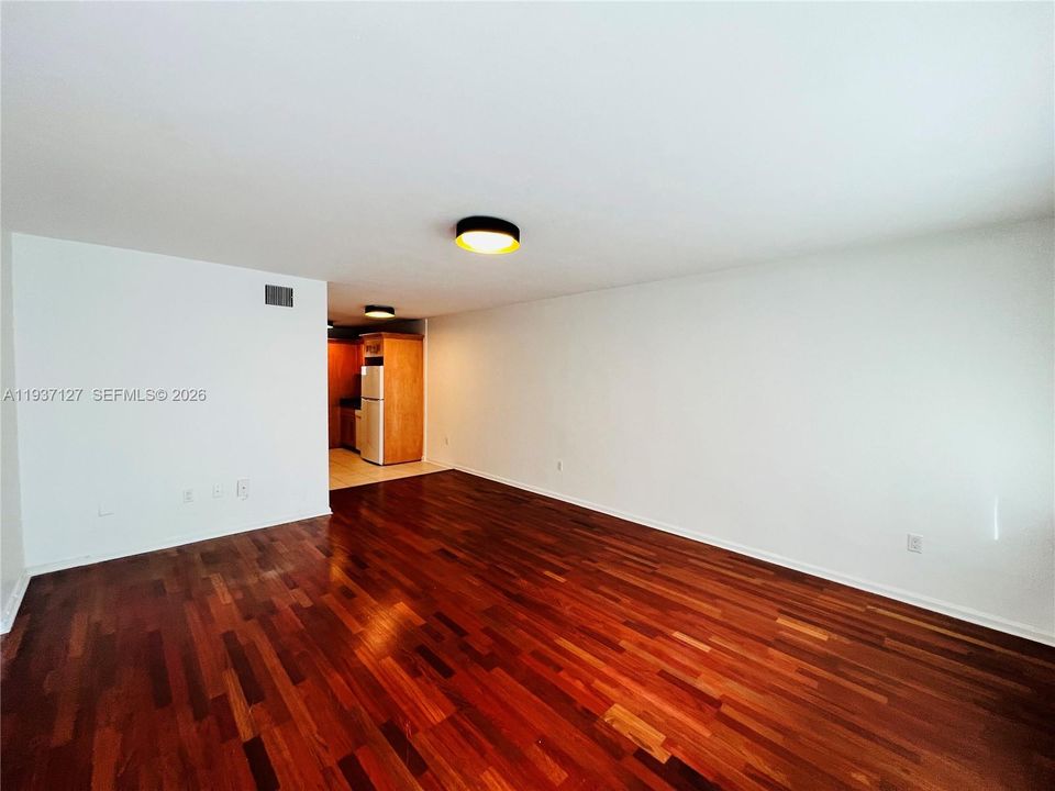 En Renta: $1,950 (1 camas, 1 baños, 700 Pies cuadrados)