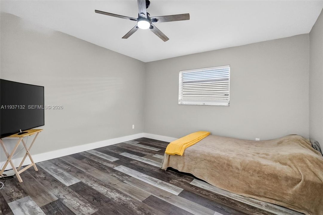 PRIMARY AND VIEW OF THE ON-SUITE