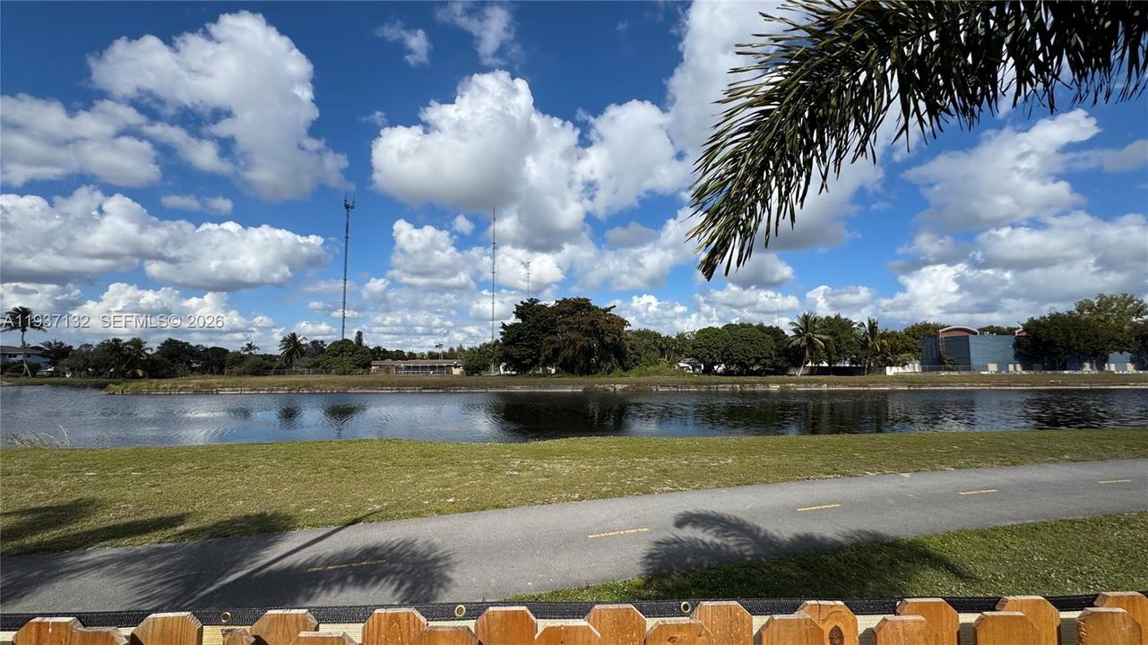 SO PRIVATE - PRIVACY SCREEN ON THE BRAND NEW FENCE ON ALL 3 SIDES