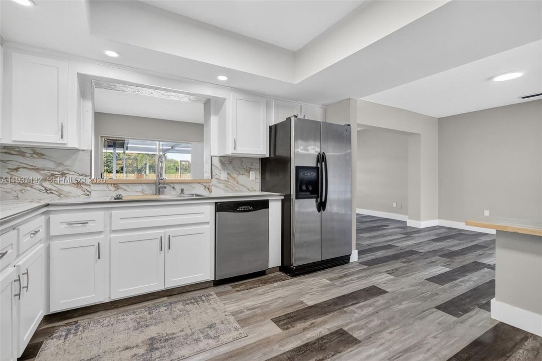 LARGE DINNING ROOM, KITCHEN BAR AND EAT IN KITCHEN