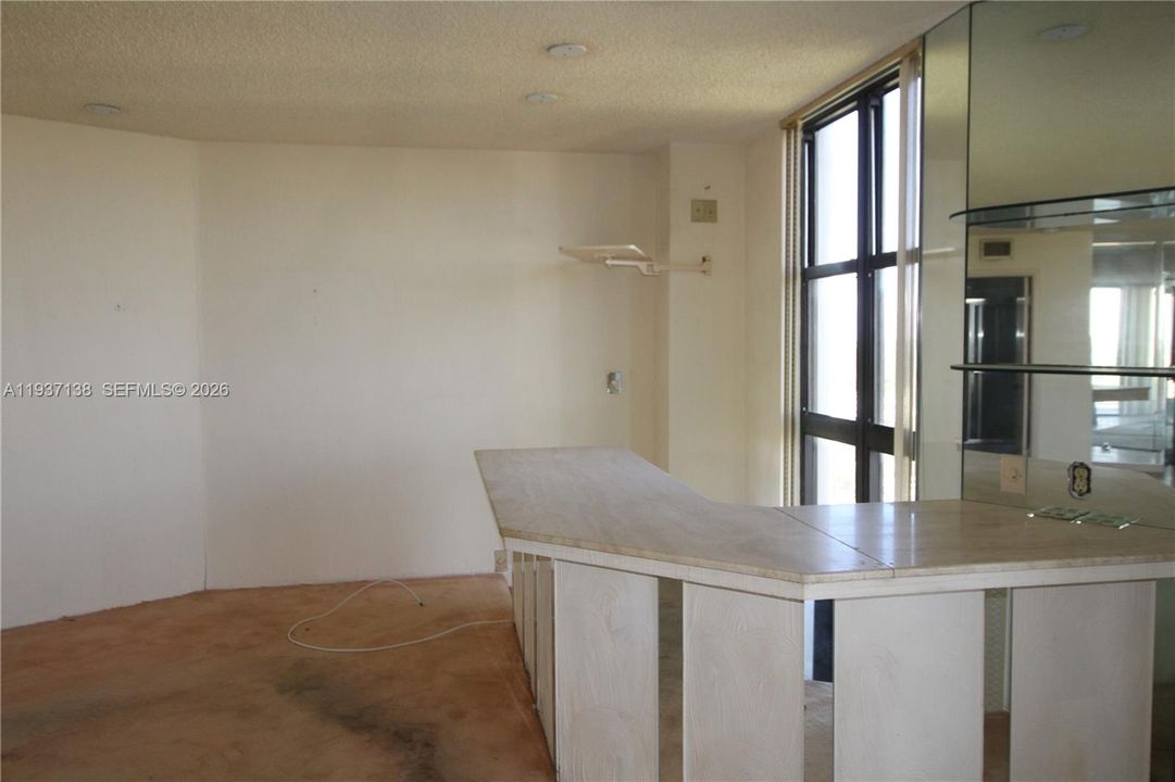For Sale: $256,000 (1 beds, 2 baths, 1535 Square Feet)