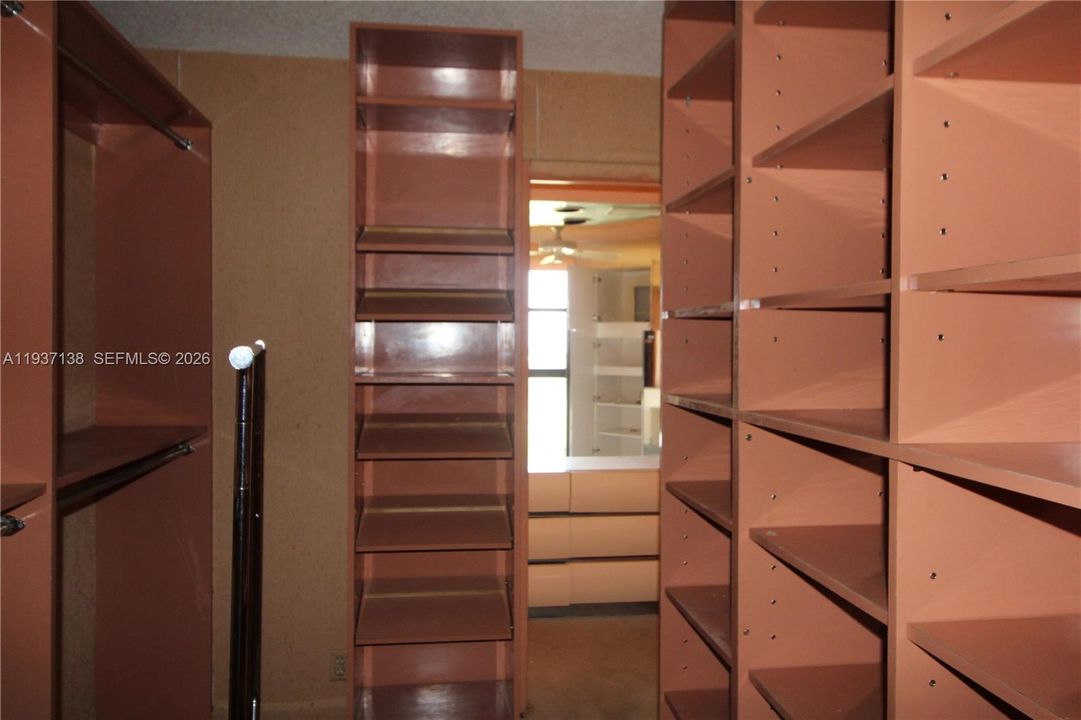 For Sale: $256,000 (1 beds, 2 baths, 1535 Square Feet)