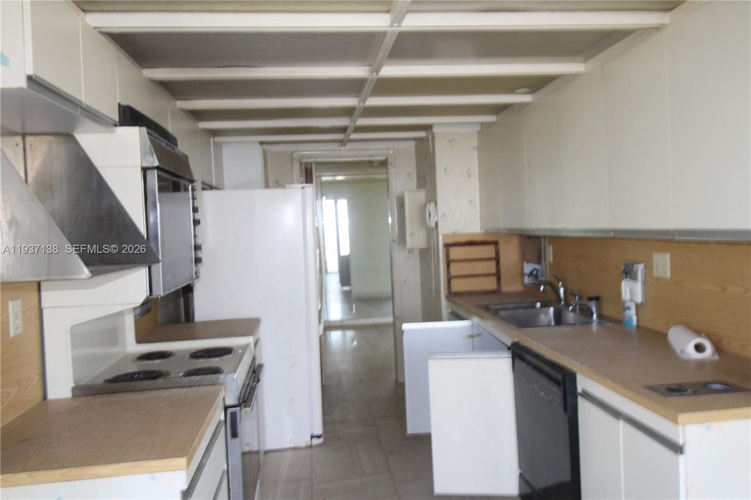 For Sale: $256,000 (1 beds, 2 baths, 1535 Square Feet)
