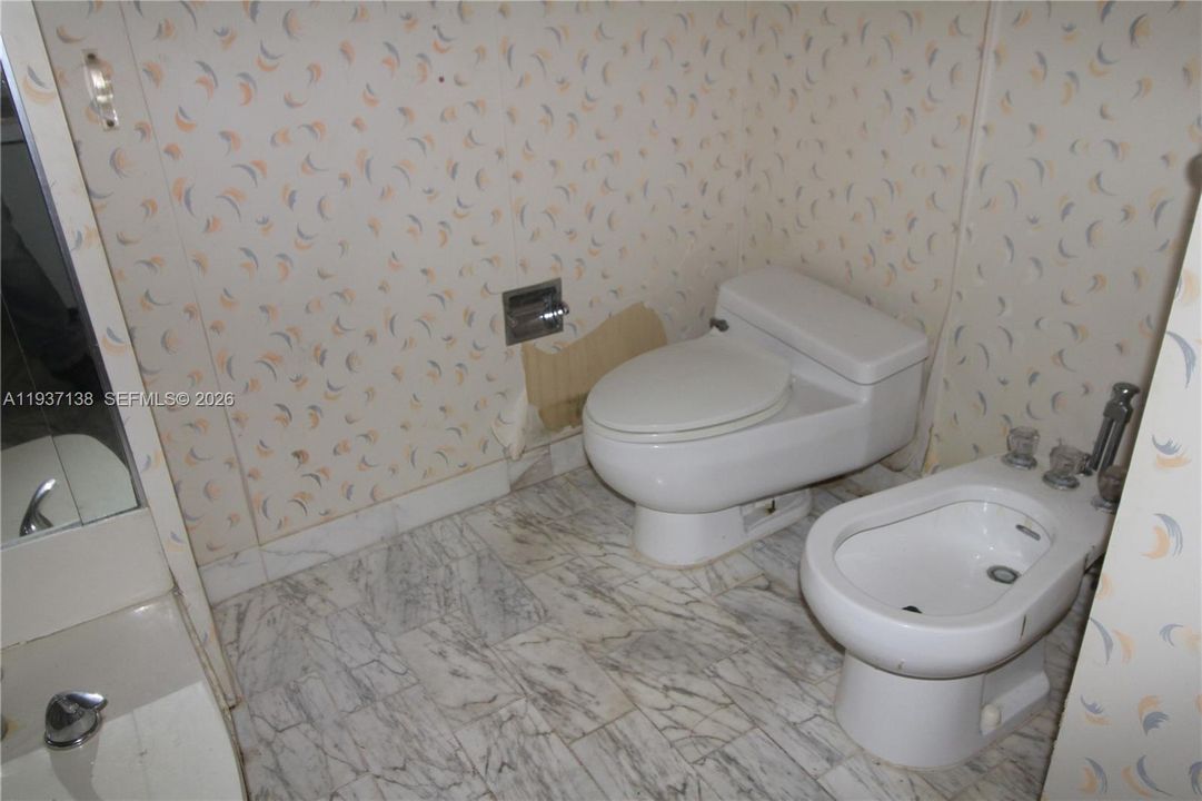 For Sale: $256,000 (1 beds, 2 baths, 1535 Square Feet)