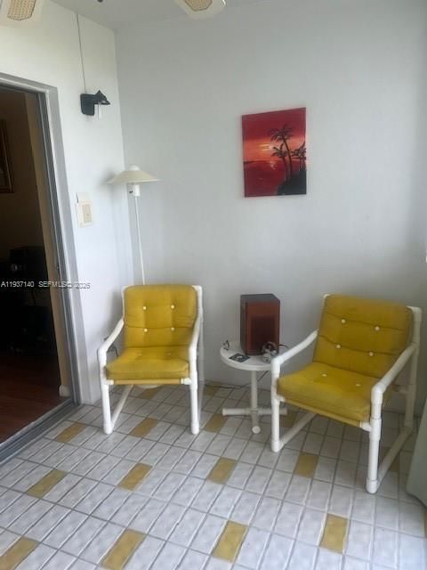 For Rent: $1,950 (2 beds, 2 baths, 930 Square Feet)