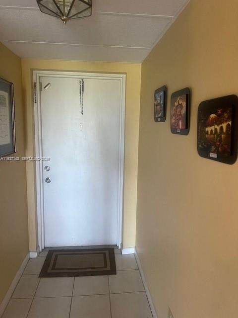 For Rent: $1,950 (2 beds, 2 baths, 930 Square Feet)