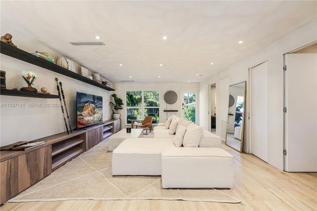 На продажу: $1,400,000 (3 спален, 2 ванн, 1405 Квадратных фут)