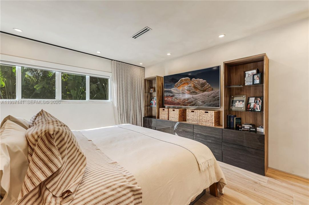 На продажу: $1,400,000 (3 спален, 2 ванн, 1405 Квадратных фут)