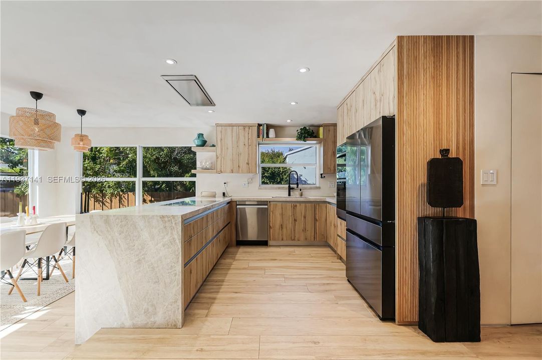 На продажу: $1,400,000 (3 спален, 2 ванн, 1405 Квадратных фут)