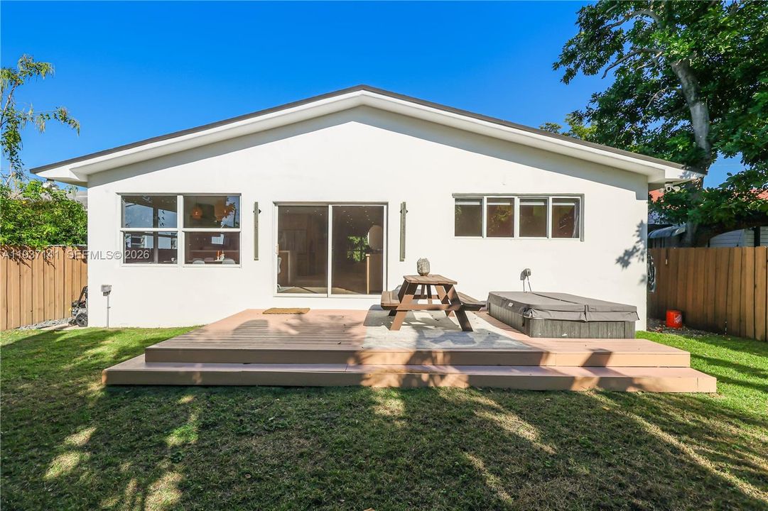 На продажу: $1,400,000 (3 спален, 2 ванн, 1405 Квадратных фут)