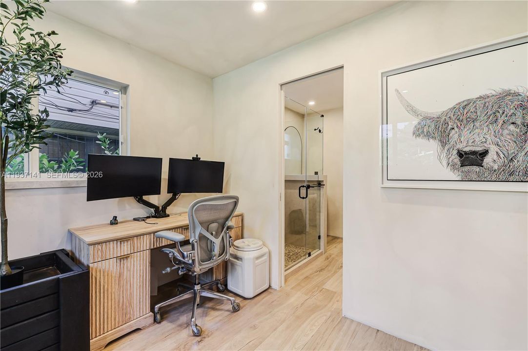 На продажу: $1,400,000 (3 спален, 2 ванн, 1405 Квадратных фут)