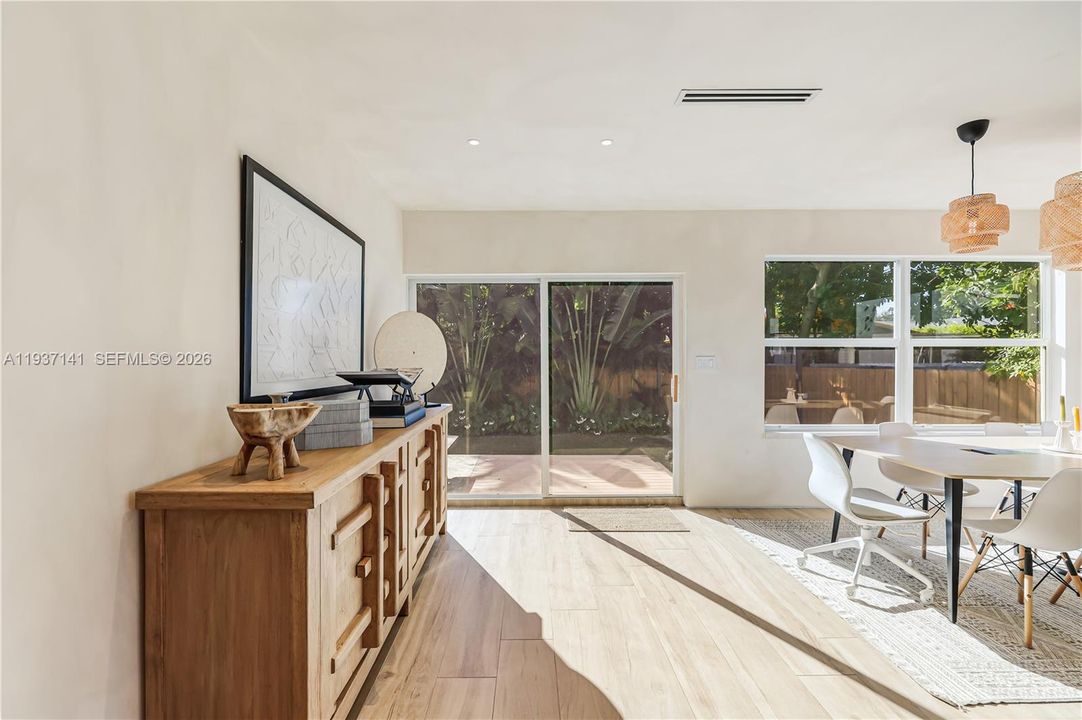 На продажу: $1,400,000 (3 спален, 2 ванн, 1405 Квадратных фут)