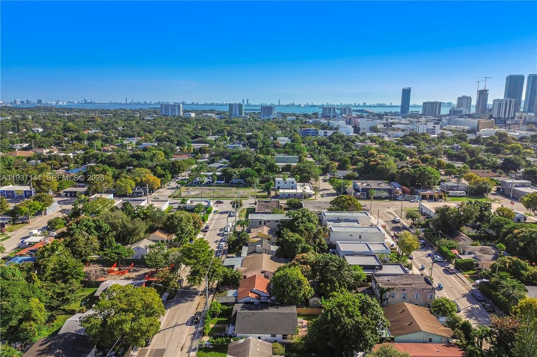 На продажу: $1,400,000 (3 спален, 2 ванн, 1405 Квадратных фут)