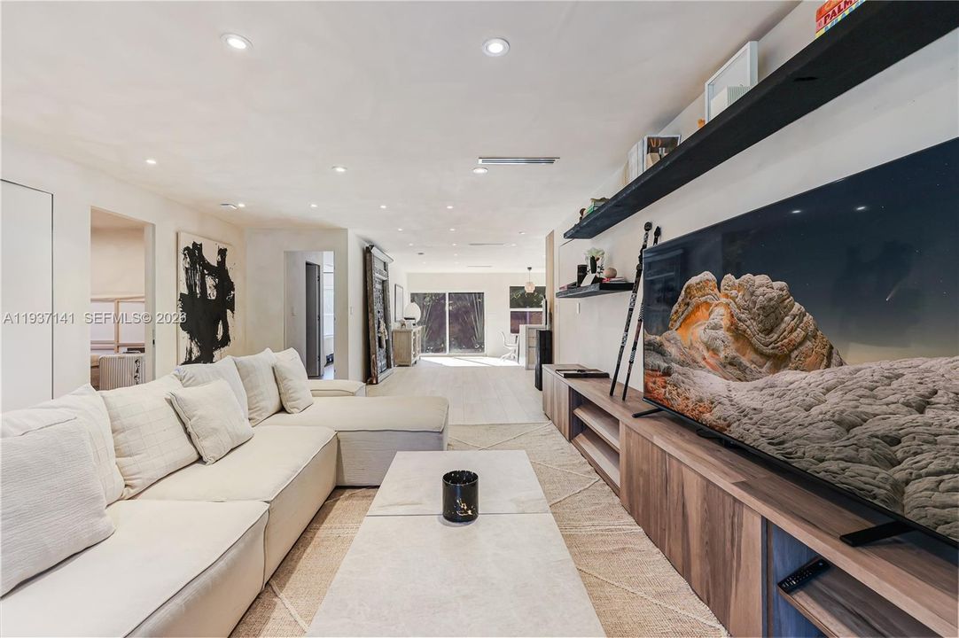 На продажу: $1,400,000 (3 спален, 2 ванн, 1405 Квадратных фут)