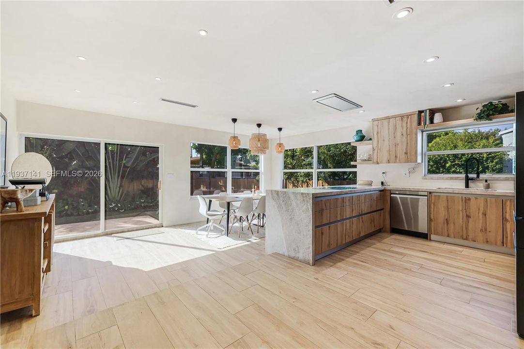 На продажу: $1,400,000 (3 спален, 2 ванн, 1405 Квадратных фут)