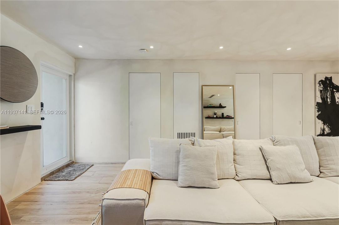 На продажу: $1,400,000 (3 спален, 2 ванн, 1405 Квадратных фут)