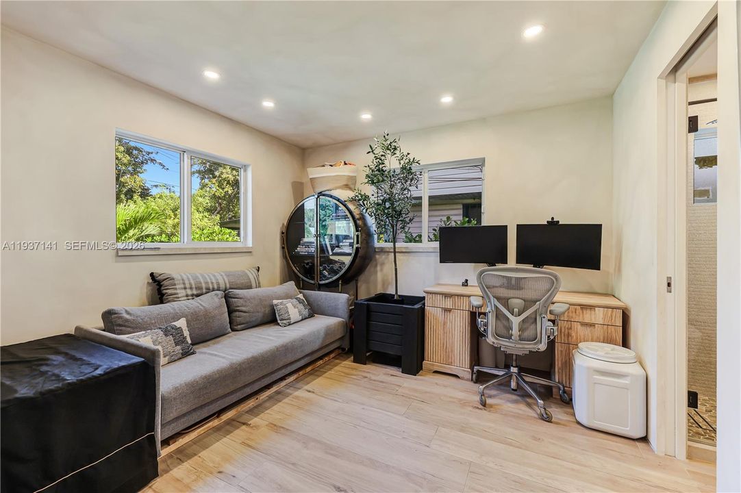 На продажу: $1,400,000 (3 спален, 2 ванн, 1405 Квадратных фут)