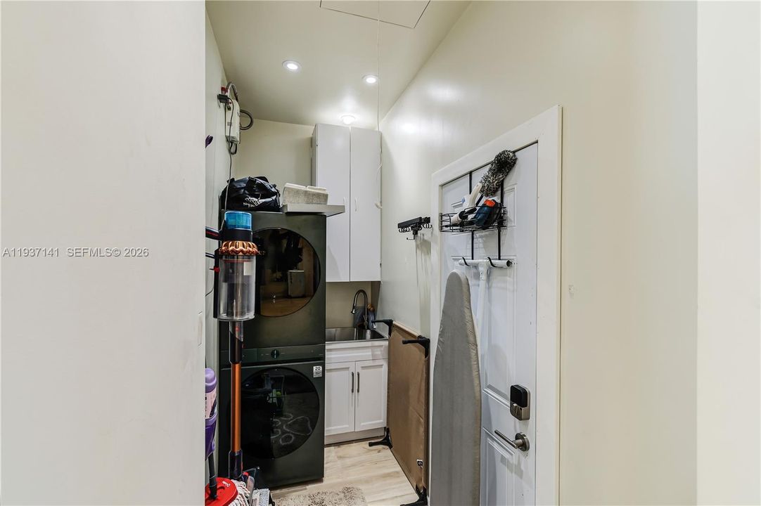 На продажу: $1,400,000 (3 спален, 2 ванн, 1405 Квадратных фут)