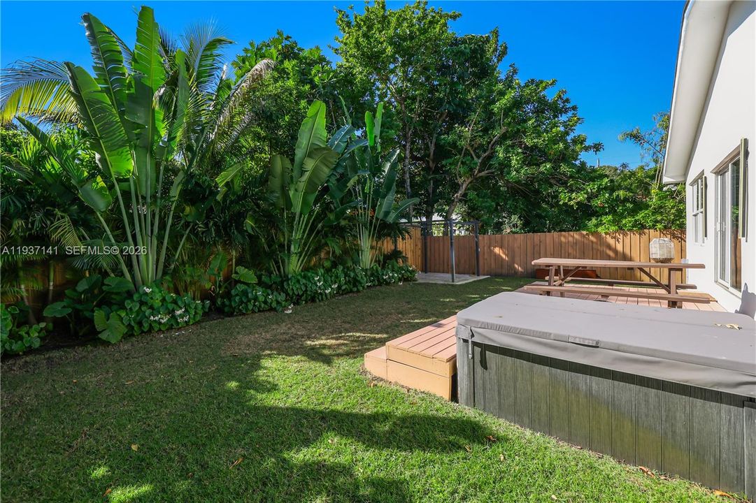 На продажу: $1,400,000 (3 спален, 2 ванн, 1405 Квадратных фут)