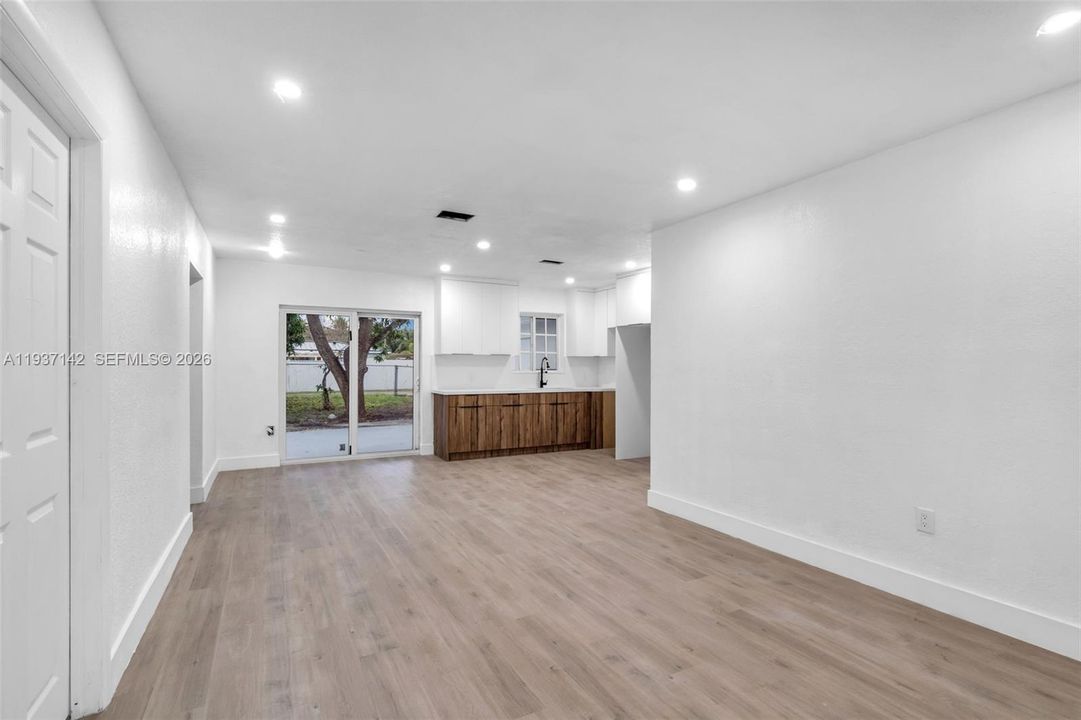 На продажу: $559,999 (4 спален, 2 ванн, 1653 Квадратных фут)