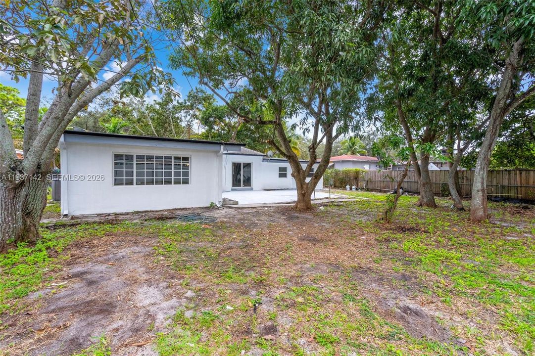 На продажу: $559,999 (4 спален, 2 ванн, 1653 Квадратных фут)