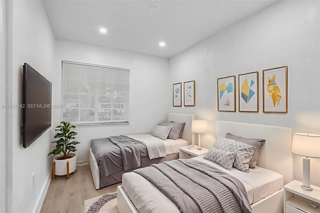 На продажу: $559,999 (4 спален, 2 ванн, 1653 Квадратных фут)