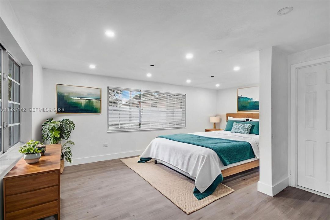 На продажу: $559,999 (4 спален, 2 ванн, 1653 Квадратных фут)