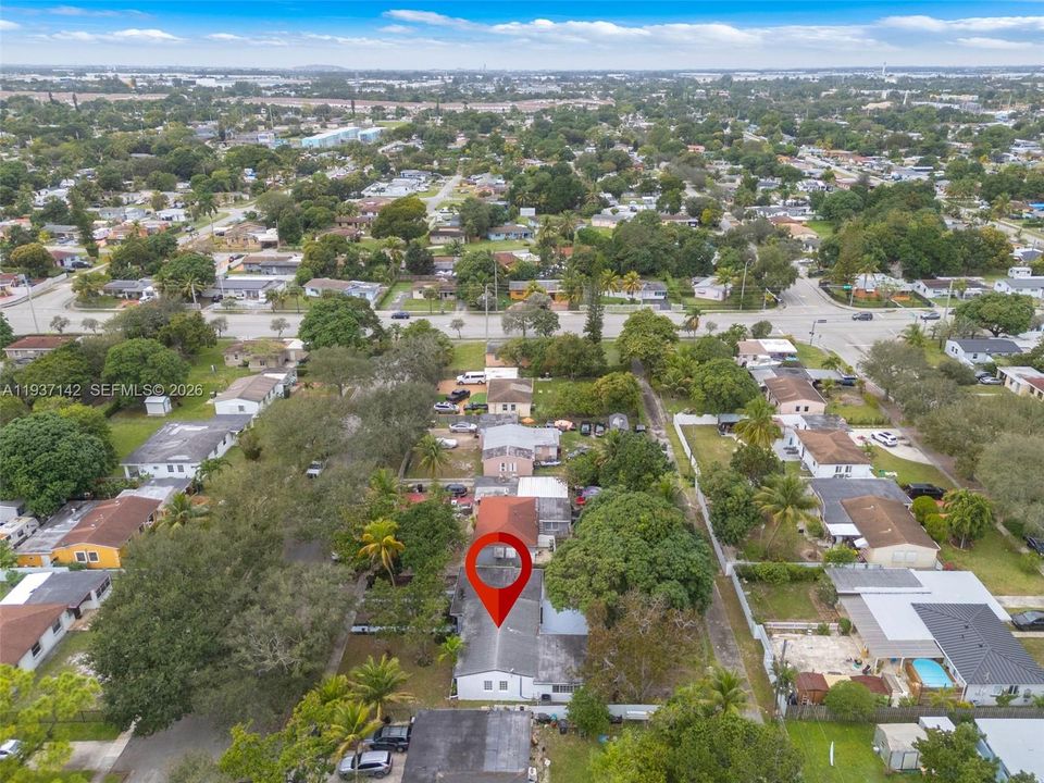 На продажу: $559,999 (4 спален, 2 ванн, 1653 Квадратных фут)