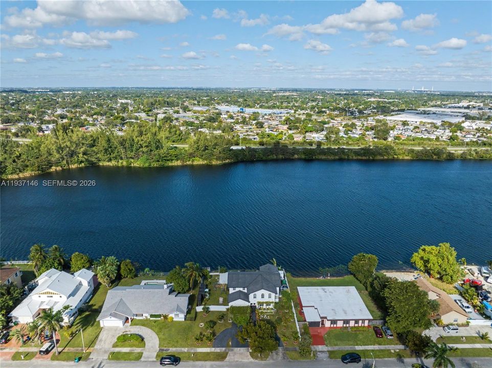 For Sale: $1,690,000 (4 beds, 3 baths, 3977 Square Feet)