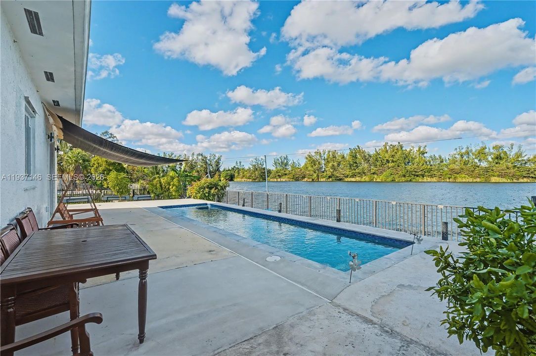 For Sale: $1,690,000 (4 beds, 3 baths, 3977 Square Feet)