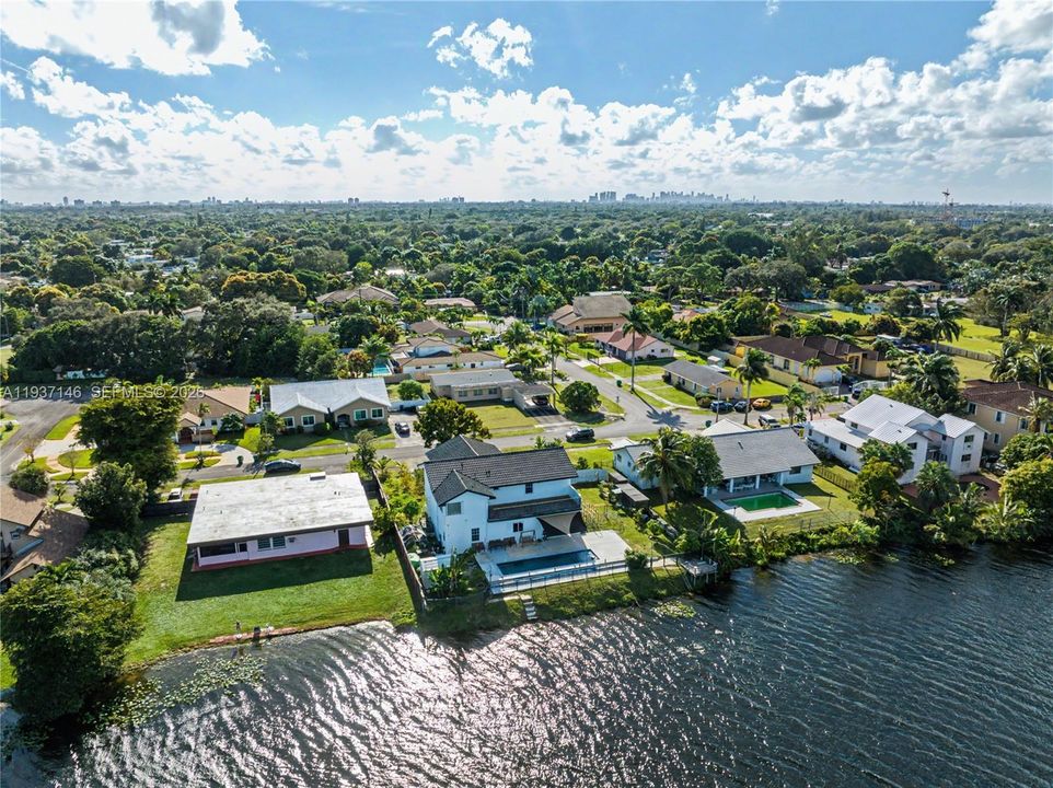 For Sale: $1,690,000 (4 beds, 3 baths, 3977 Square Feet)