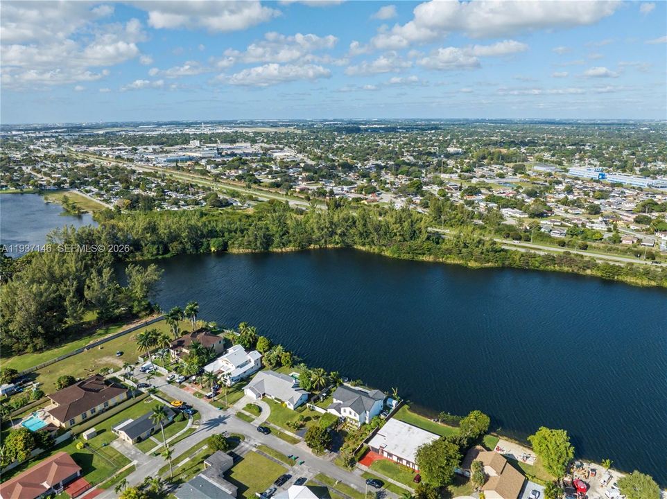 Недавно продано: $1,395,000 (4 спален, 3 ванн, 3977 Квадратных фут)
