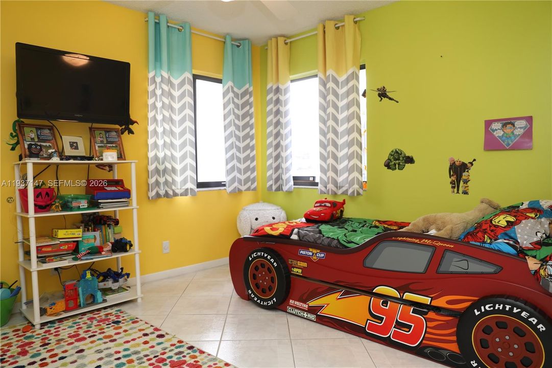 For Rent: $3,200 (2 beds, 2 baths, 1130 Square Feet)