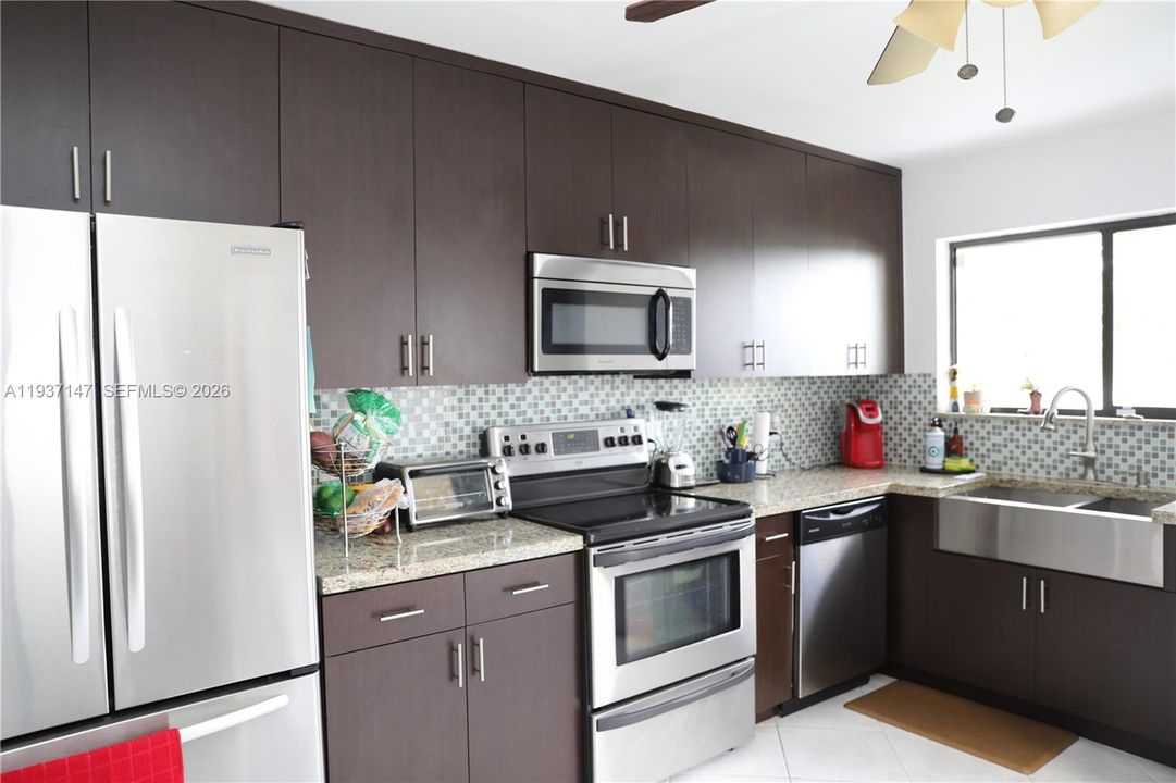 For Rent: $3,200 (2 beds, 2 baths, 1130 Square Feet)