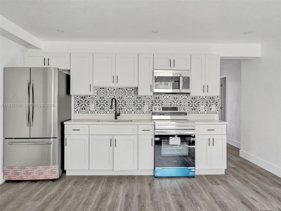 En Venta: $429,999 (4 camas, 3 baños, 1415 Pies cuadrados)