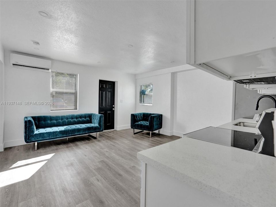 En Venta: $429,999 (4 camas, 3 baños, 1415 Pies cuadrados)