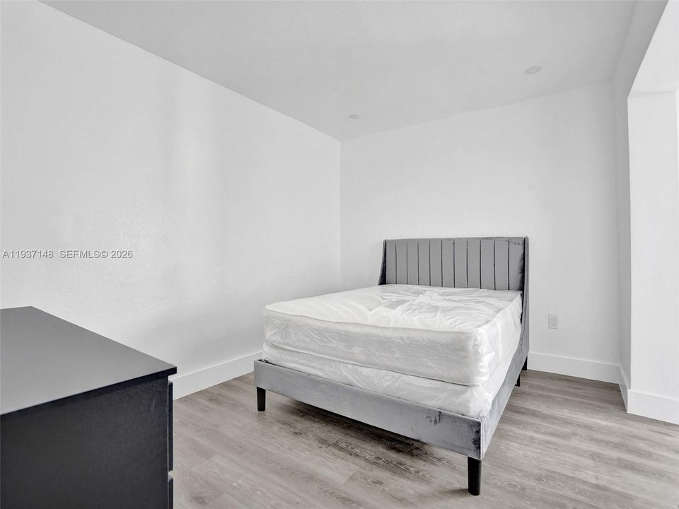 En Venta: $429,999 (4 camas, 3 baños, 1415 Pies cuadrados)