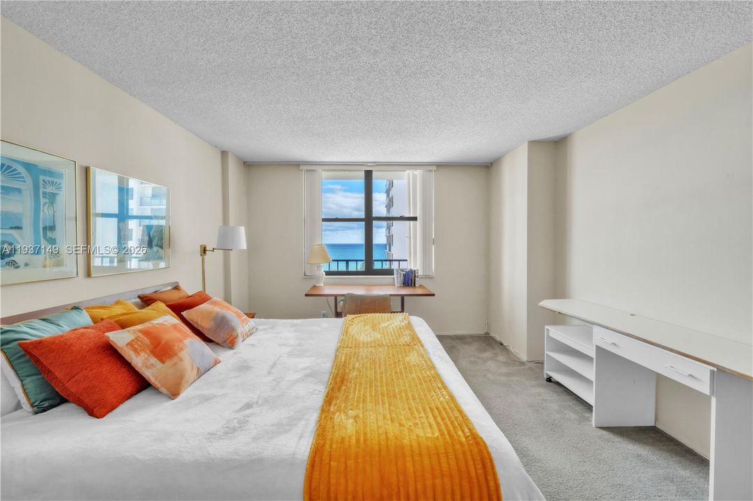 For Sale: $360,000 (1 beds, 1 baths, 1000 Square Feet)