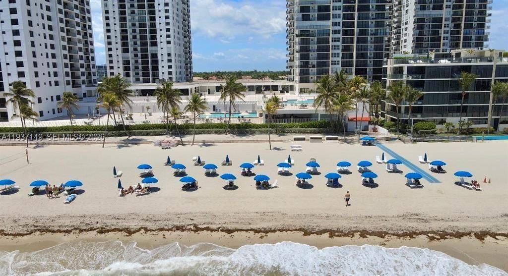 For Sale: $360,000 (1 beds, 1 baths, 1000 Square Feet)