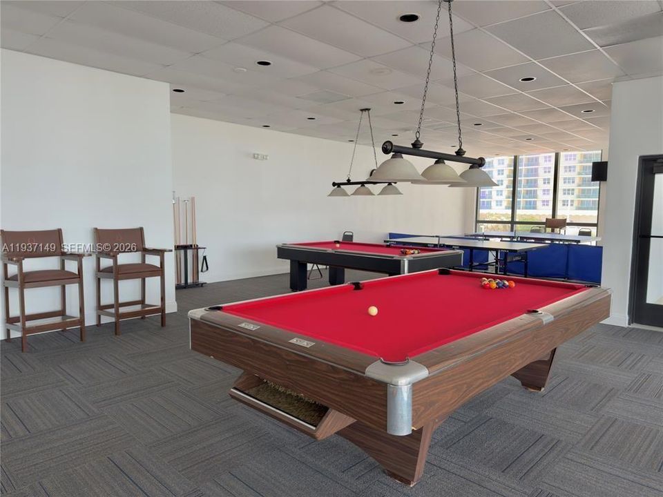 For Sale: $360,000 (1 beds, 1 baths, 1000 Square Feet)