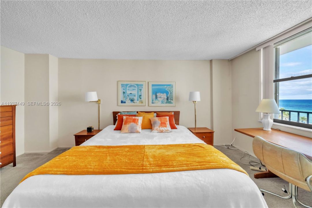 For Sale: $360,000 (1 beds, 1 baths, 1000 Square Feet)