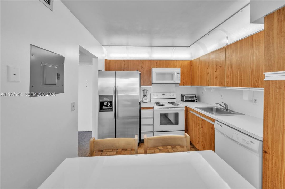 For Sale: $360,000 (1 beds, 1 baths, 1000 Square Feet)