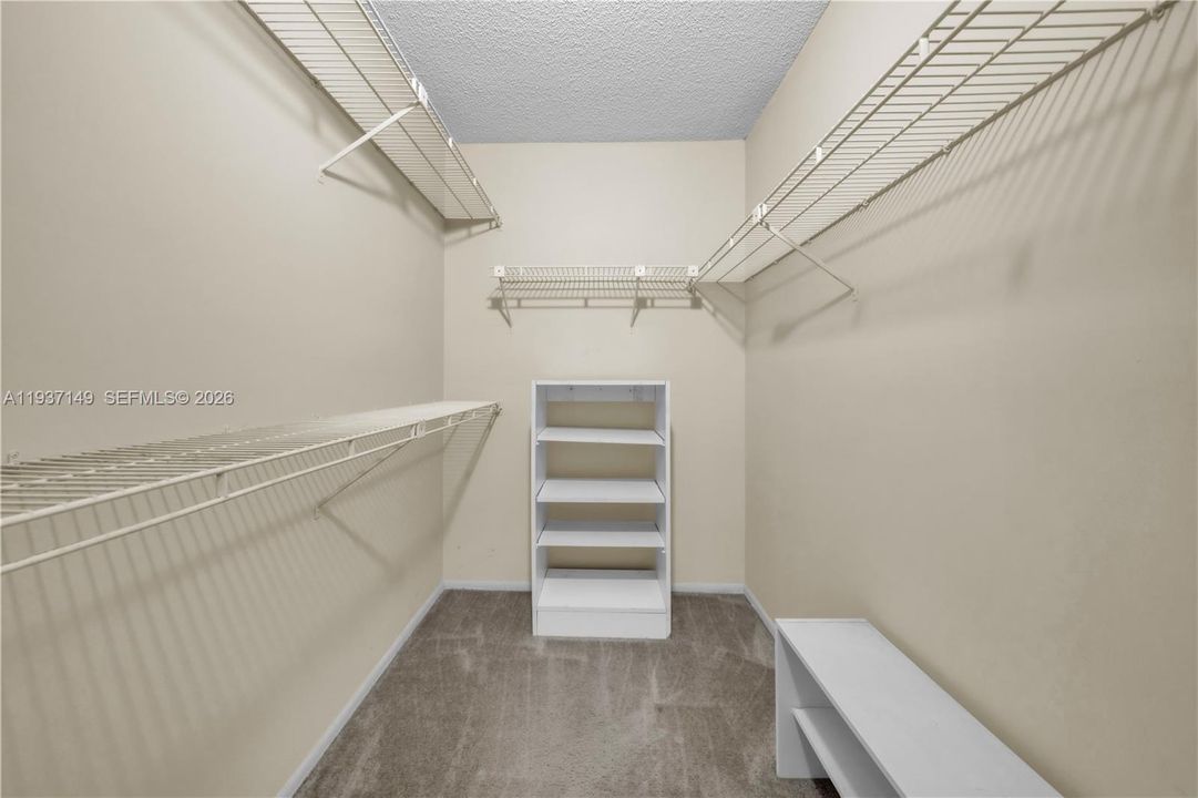 For Sale: $360,000 (1 beds, 1 baths, 1000 Square Feet)