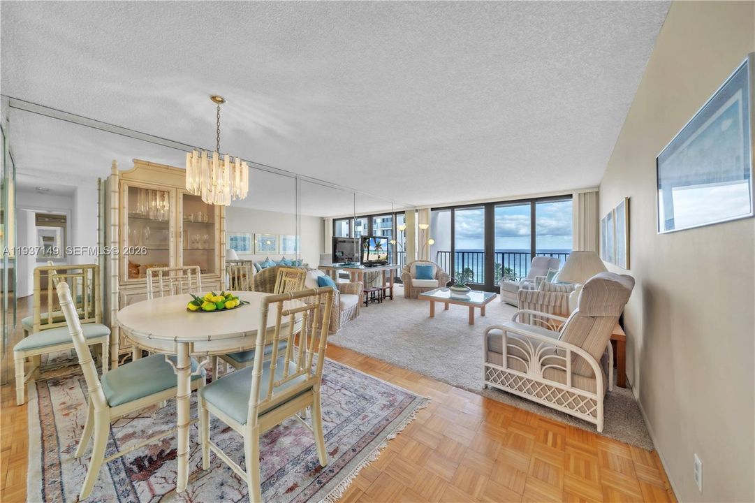 For Sale: $360,000 (1 beds, 1 baths, 1000 Square Feet)