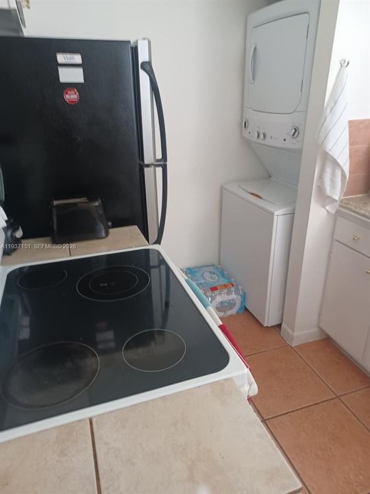 待售: $205,000 (2 贝兹, 1 浴室, 863 平方英尺)