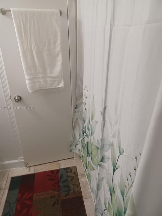 待售: $205,000 (2 贝兹, 1 浴室, 863 平方英尺)