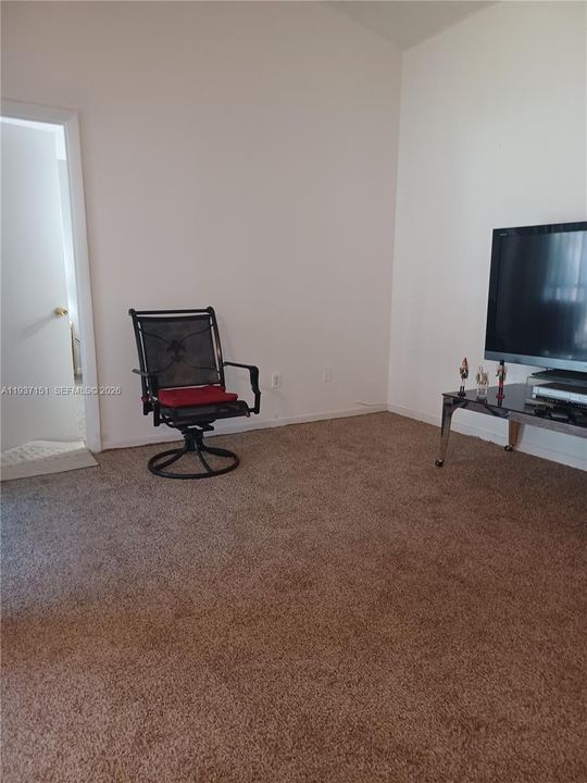 待售: $205,000 (2 贝兹, 1 浴室, 863 平方英尺)